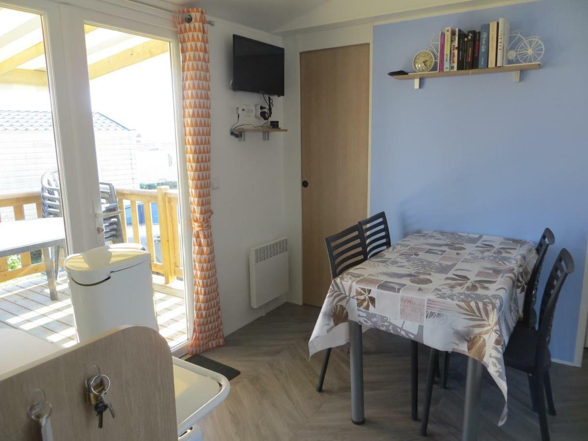 Hebergement Dans Un Domaine A Litteau Exterior photo